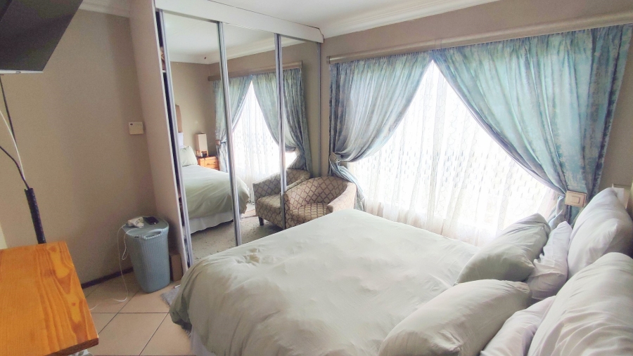 2 Bedroom Property for Sale in Heuwelsig Estate Gauteng