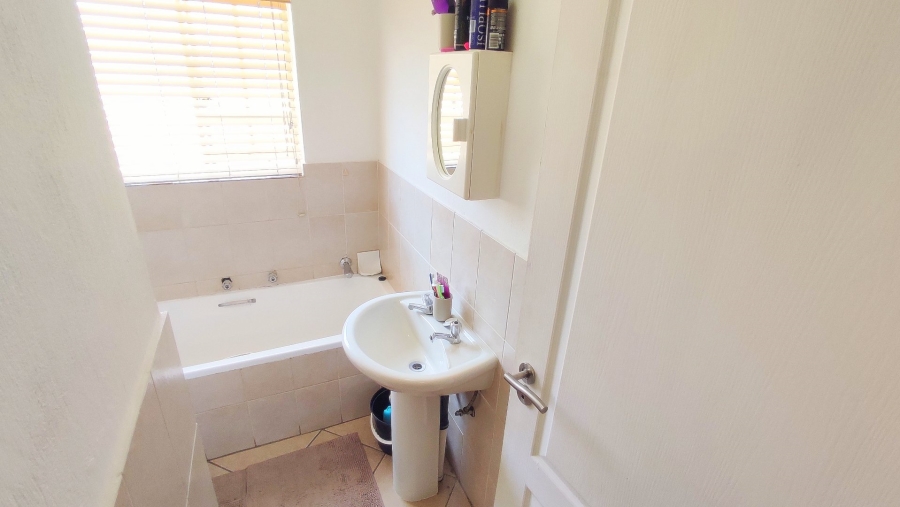 2 Bedroom Property for Sale in Heuwelsig Estate Gauteng