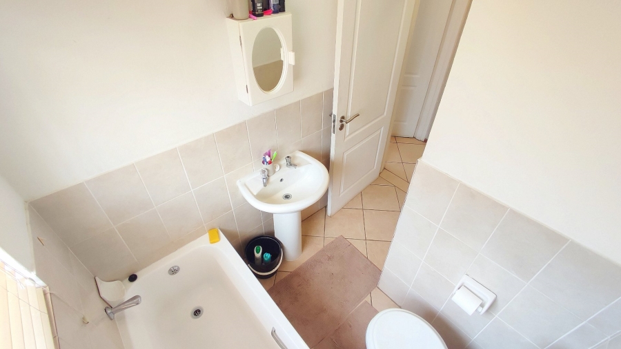 2 Bedroom Property for Sale in Heuwelsig Estate Gauteng