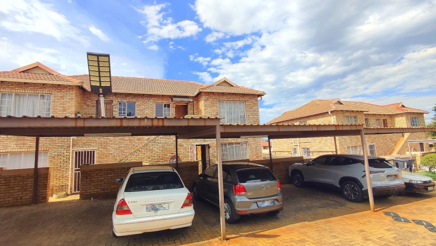 2 Bedroom Property for Sale in Heuwelsig Estate Gauteng