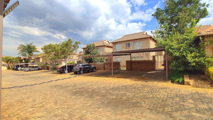2 Bedroom Property for Sale in Heuwelsig Estate Gauteng