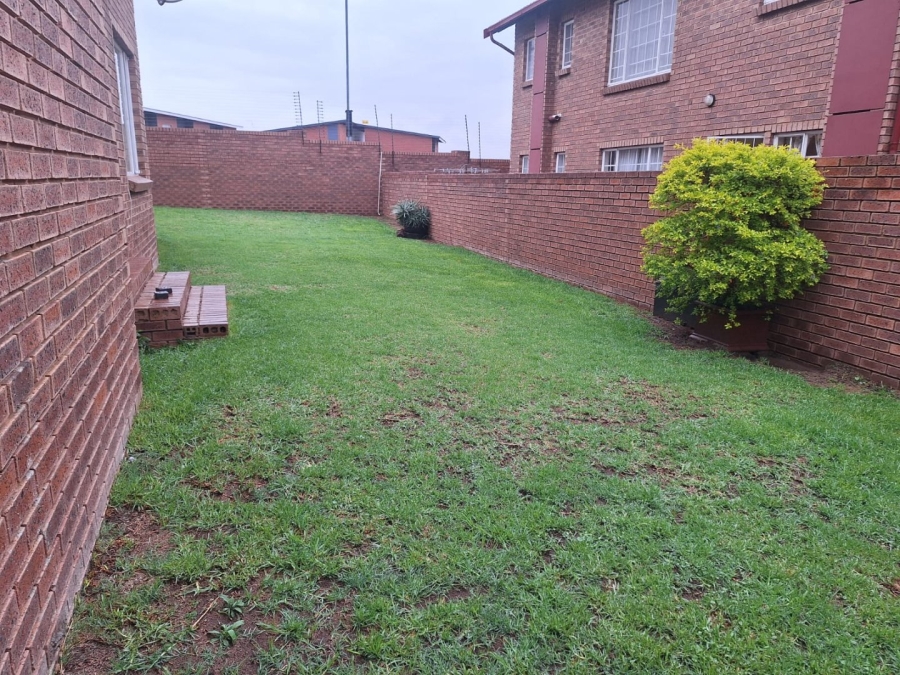 2 Bedroom Property for Sale in The Reeds Ext 10 Gauteng
