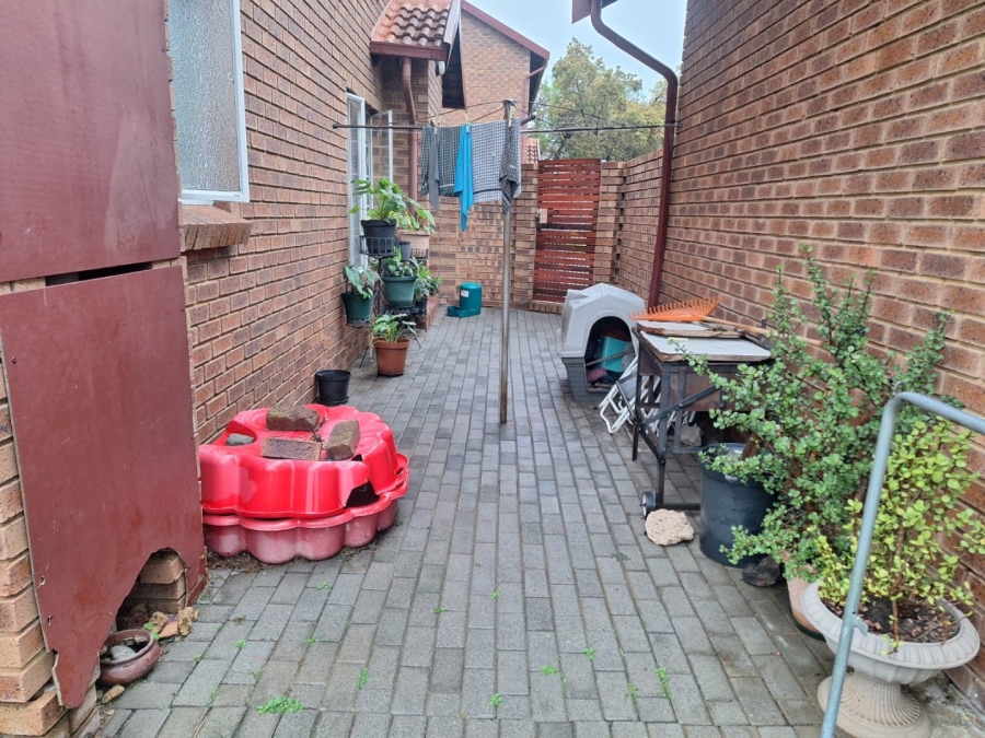 2 Bedroom Property for Sale in The Reeds Ext 10 Gauteng