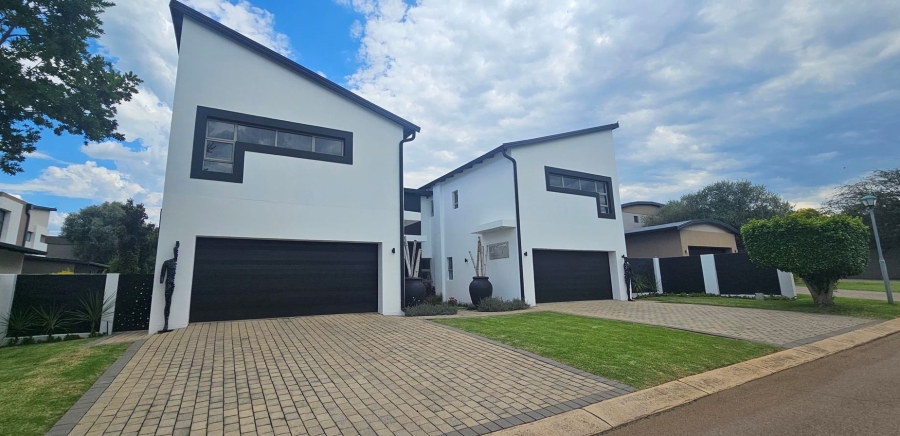 5 Bedroom Property for Sale in Silverwoods Country Estate Gauteng