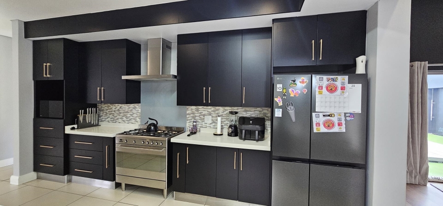 5 Bedroom Property for Sale in Silverwoods Country Estate Gauteng