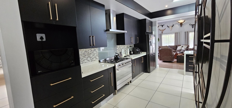 5 Bedroom Property for Sale in Silverwoods Country Estate Gauteng