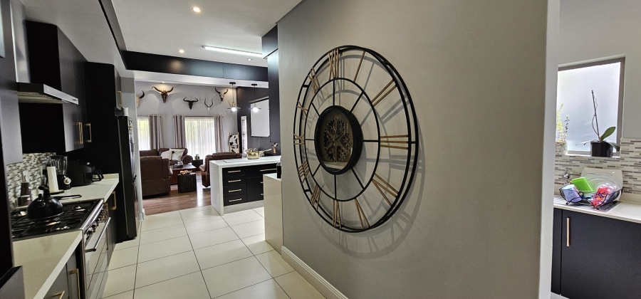 5 Bedroom Property for Sale in Silverwoods Country Estate Gauteng