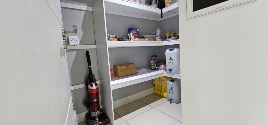 5 Bedroom Property for Sale in Silverwoods Country Estate Gauteng