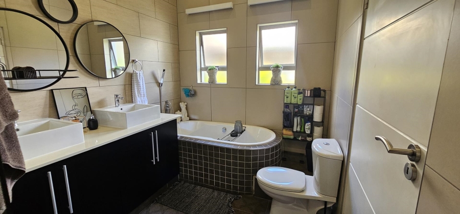 5 Bedroom Property for Sale in Silverwoods Country Estate Gauteng