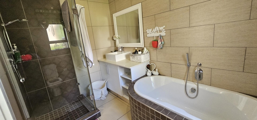 5 Bedroom Property for Sale in Silverwoods Country Estate Gauteng