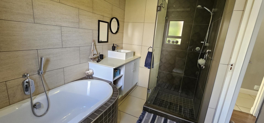 5 Bedroom Property for Sale in Silverwoods Country Estate Gauteng