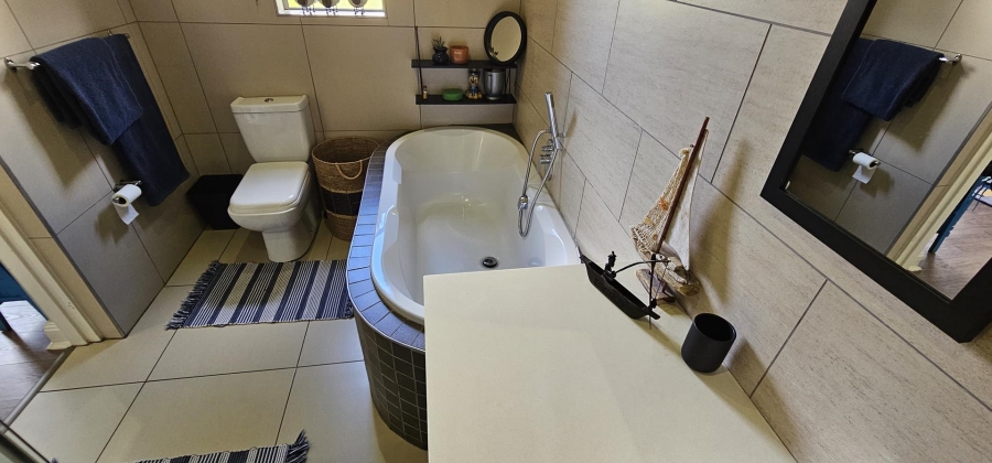 5 Bedroom Property for Sale in Silverwoods Country Estate Gauteng