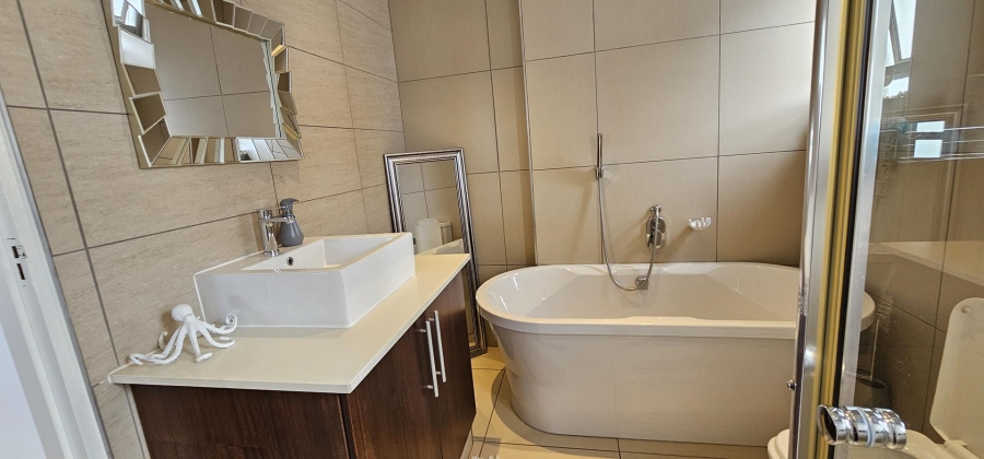 5 Bedroom Property for Sale in Silverwoods Country Estate Gauteng