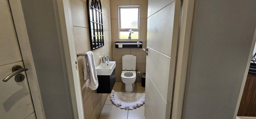 5 Bedroom Property for Sale in Silverwoods Country Estate Gauteng