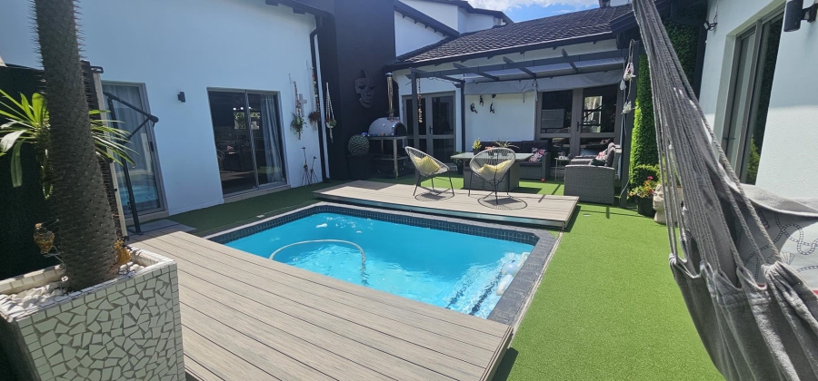 5 Bedroom Property for Sale in Silverwoods Country Estate Gauteng