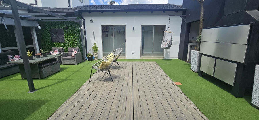 5 Bedroom Property for Sale in Silverwoods Country Estate Gauteng