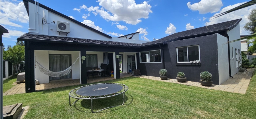 5 Bedroom Property for Sale in Silverwoods Country Estate Gauteng