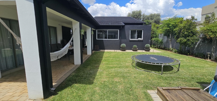 5 Bedroom Property for Sale in Silverwoods Country Estate Gauteng