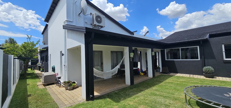 5 Bedroom Property for Sale in Silverwoods Country Estate Gauteng