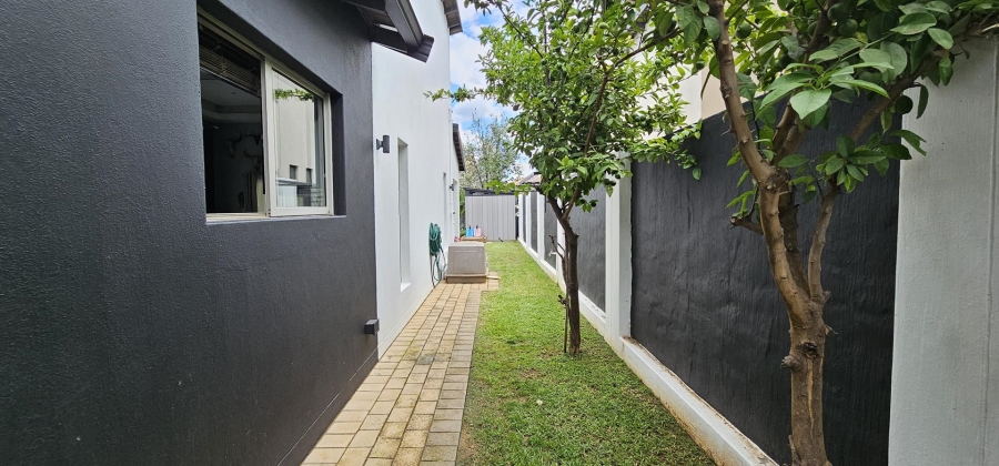 5 Bedroom Property for Sale in Silverwoods Country Estate Gauteng