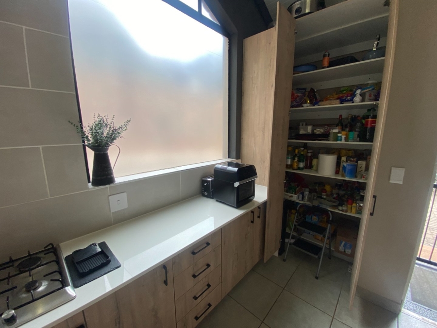  Bedroom Property for Sale in Magalieskruin Gauteng