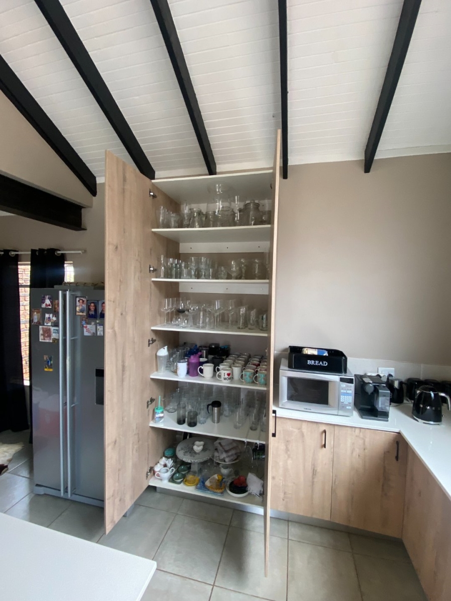  Bedroom Property for Sale in Magalieskruin Gauteng