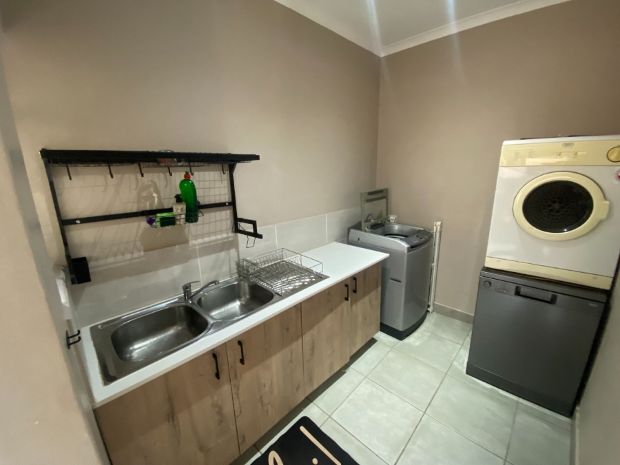  Bedroom Property for Sale in Magalieskruin Gauteng