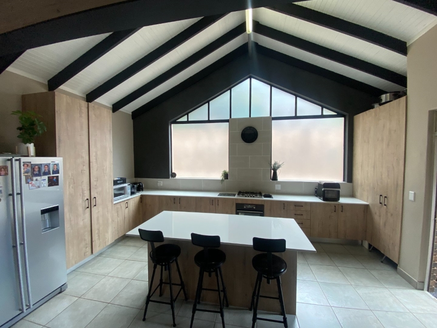  Bedroom Property for Sale in Magalieskruin Gauteng