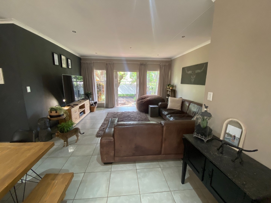  Bedroom Property for Sale in Magalieskruin Gauteng