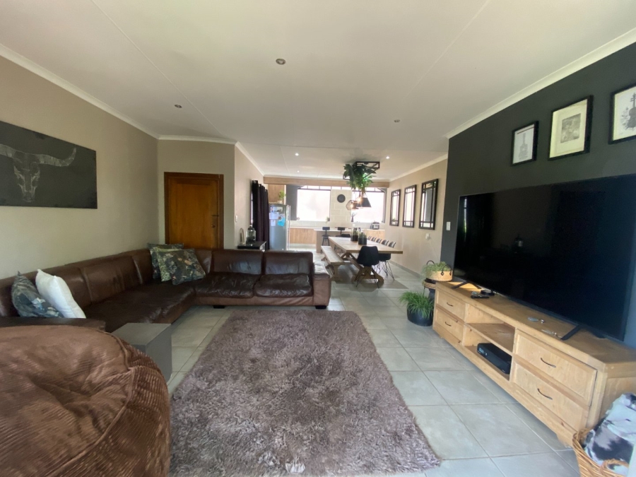  Bedroom Property for Sale in Magalieskruin Gauteng