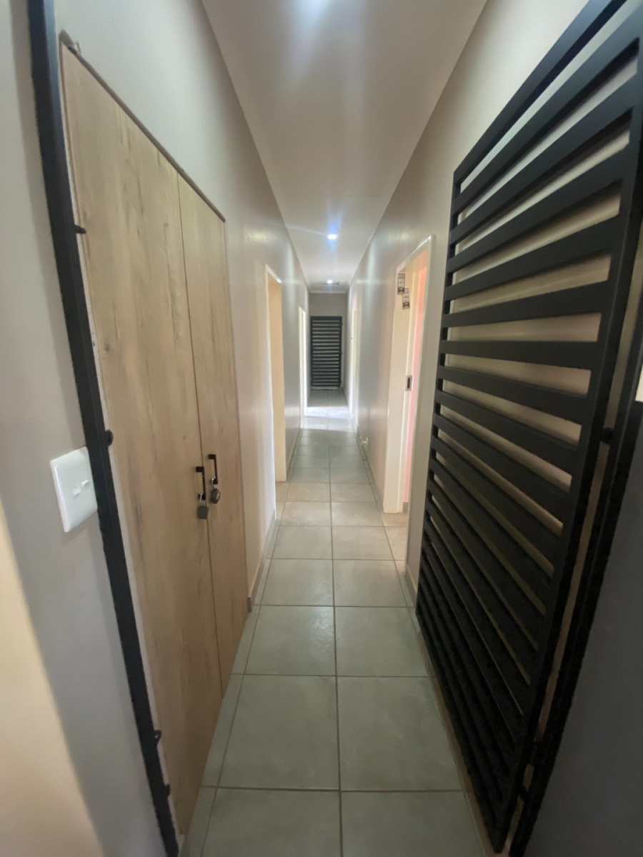  Bedroom Property for Sale in Magalieskruin Gauteng