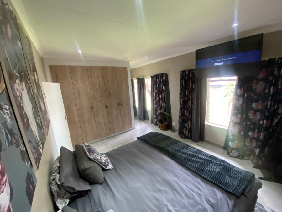  Bedroom Property for Sale in Magalieskruin Gauteng