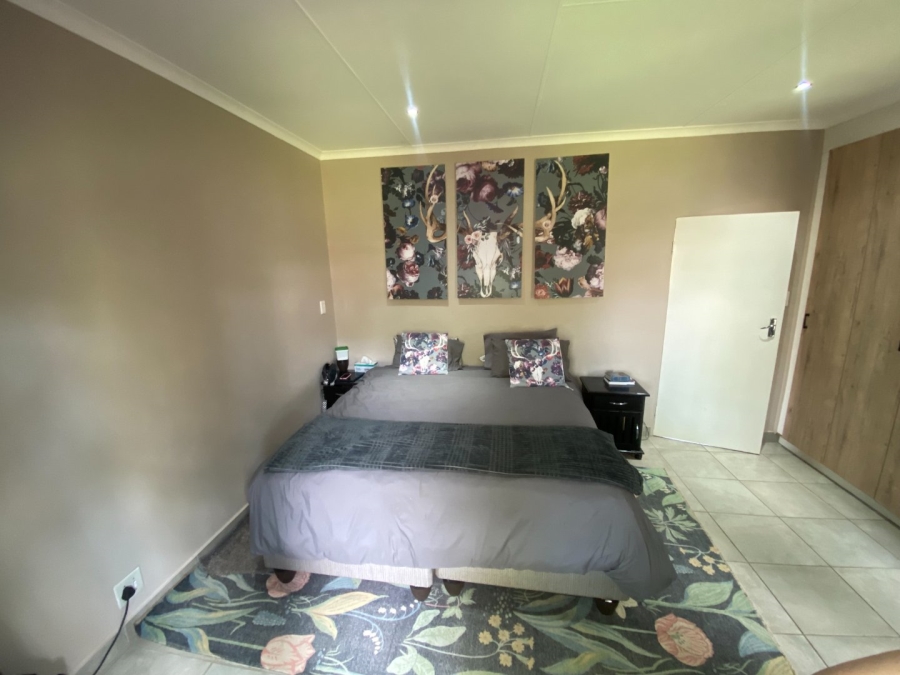  Bedroom Property for Sale in Magalieskruin Gauteng