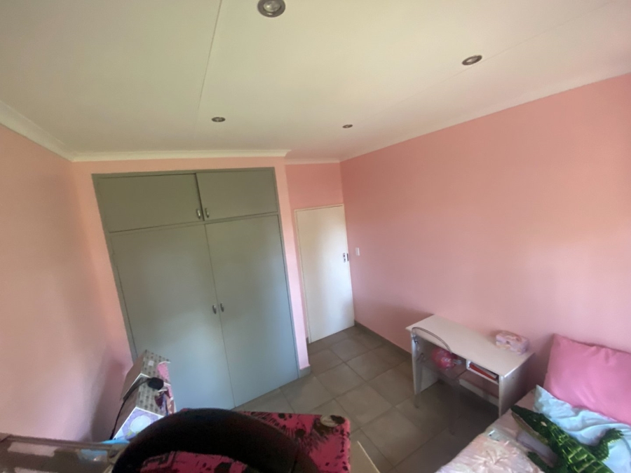  Bedroom Property for Sale in Magalieskruin Gauteng