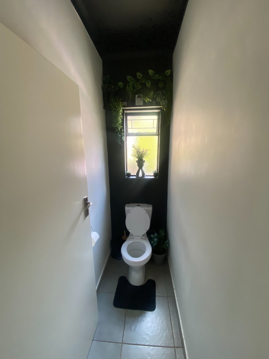  Bedroom Property for Sale in Magalieskruin Gauteng