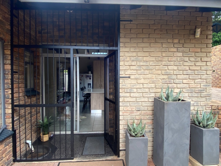  Bedroom Property for Sale in Magalieskruin Gauteng