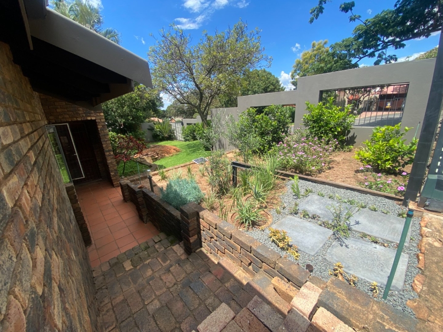  Bedroom Property for Sale in Magalieskruin Gauteng