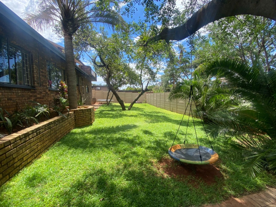  Bedroom Property for Sale in Magalieskruin Gauteng