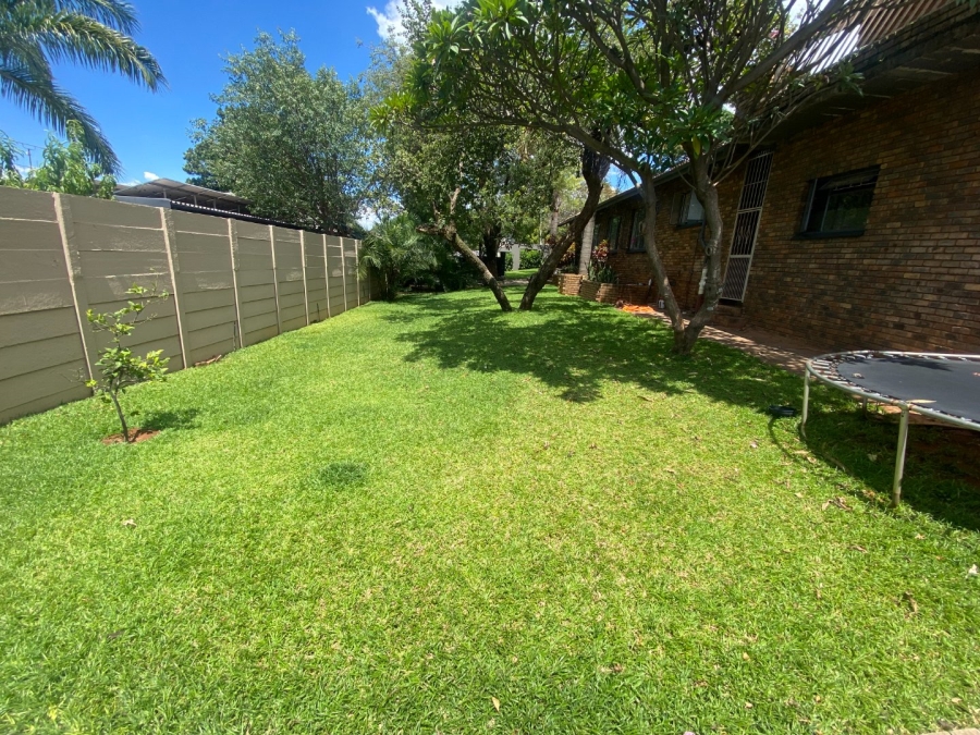  Bedroom Property for Sale in Magalieskruin Gauteng