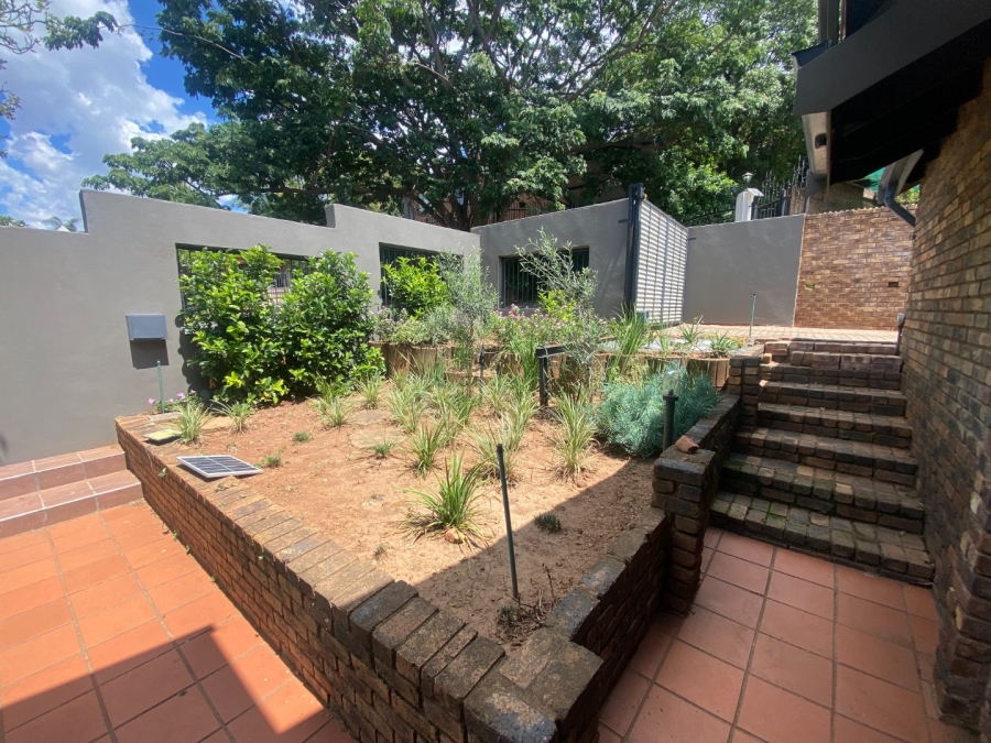  Bedroom Property for Sale in Magalieskruin Gauteng