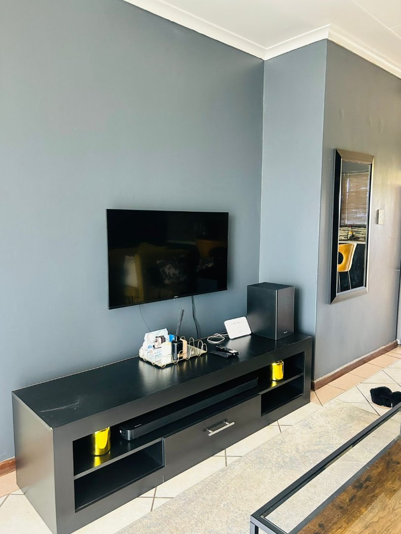 To Let 1 Bedroom Property for Rent in The Orchards Gauteng