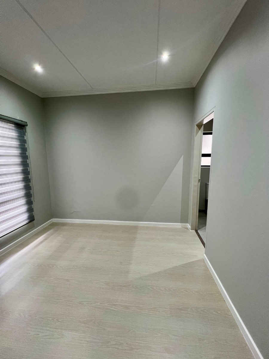 To Let 1 Bedroom Property for Rent in Waterfall Gauteng