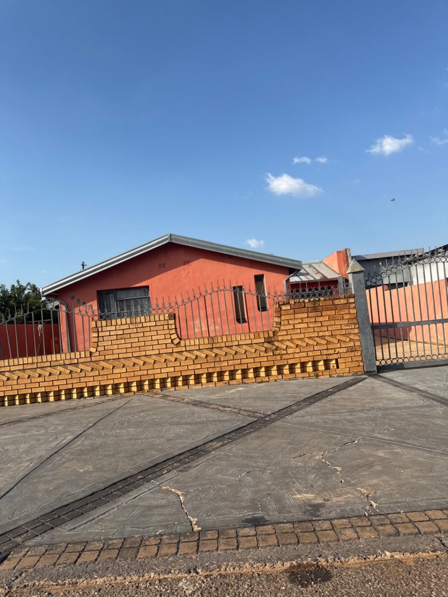 2 Bedroom Property for Sale in Tembisa Central Gauteng