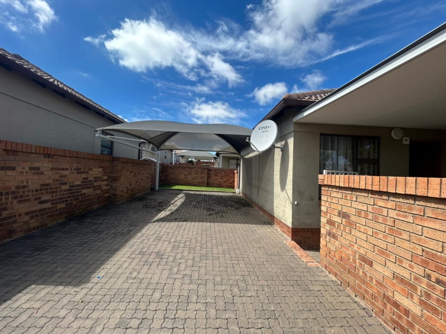 To Let 2 Bedroom Property for Rent in The Reeds Gauteng