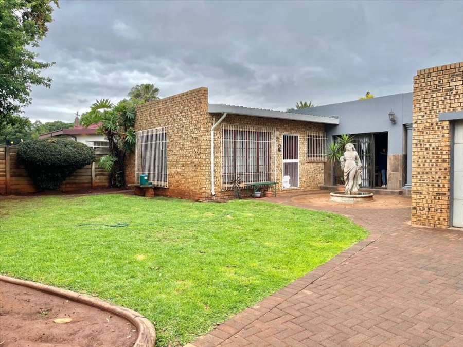 5 Bedroom Property for Sale in Cinderella Gauteng
