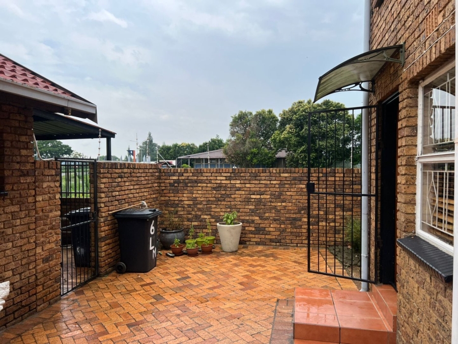 To Let 4 Bedroom Property for Rent in Kibler Park Gauteng