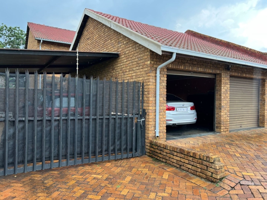 To Let 4 Bedroom Property for Rent in Kibler Park Gauteng