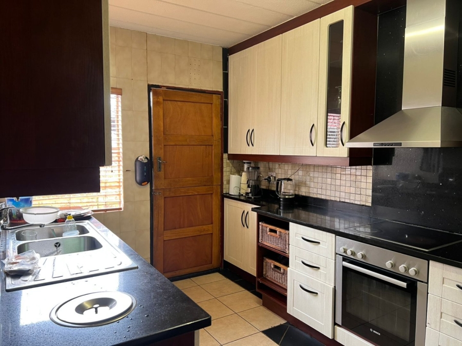 To Let 4 Bedroom Property for Rent in Kibler Park Gauteng