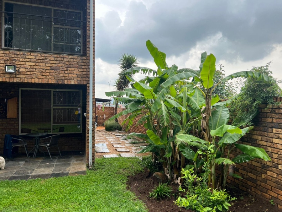 To Let 4 Bedroom Property for Rent in Kibler Park Gauteng