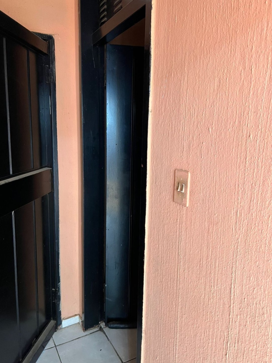 To Let 4 Bedroom Property for Rent in Kibler Park Gauteng